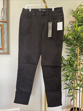 DG2 by Diane Gilman Black Jeans with Tonal Floral Embroidery NWT 12